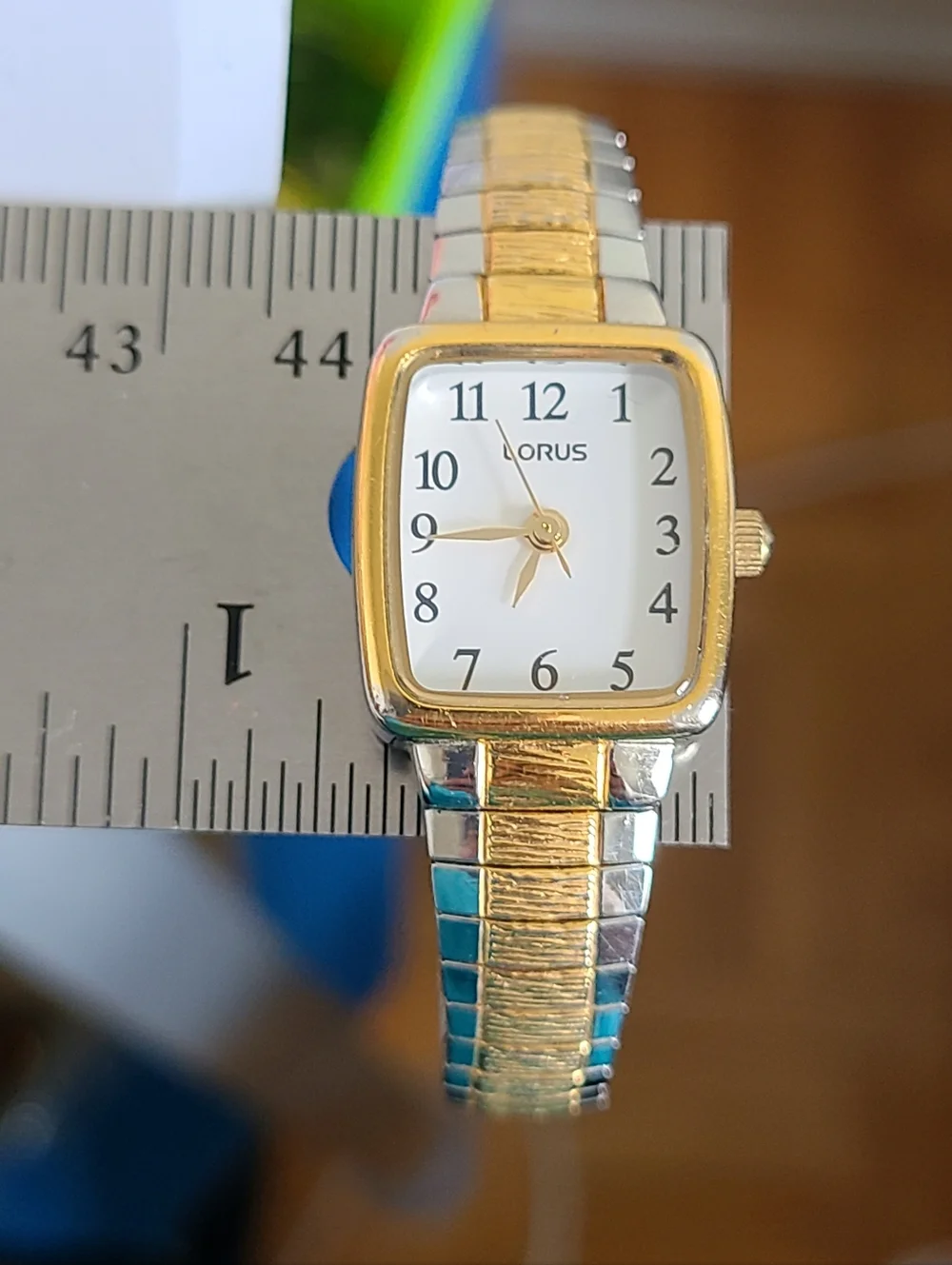 Vintage LORUS Women's Two-Tone Gold Silver Square Face Japan Quartz Watch - Picture 9 of 12